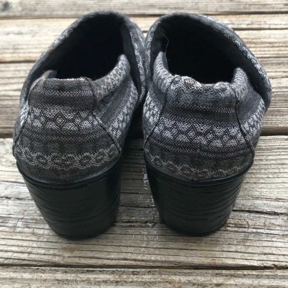 Gray Patterned Women's Shoes - Picture 7 of 9